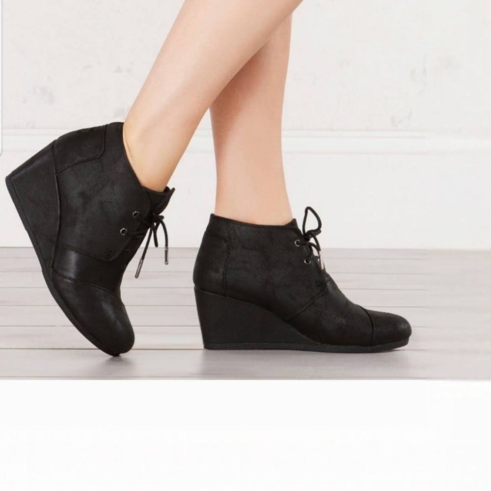 Women's Desert Wedge Lace Up Booties